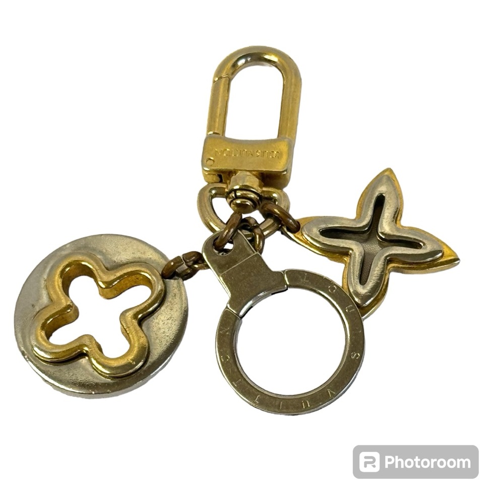 Louis Vuitton Gold Metal Insolence Cles
Key Chain Bag Charm Full Inclusion - Picture 2 of 3